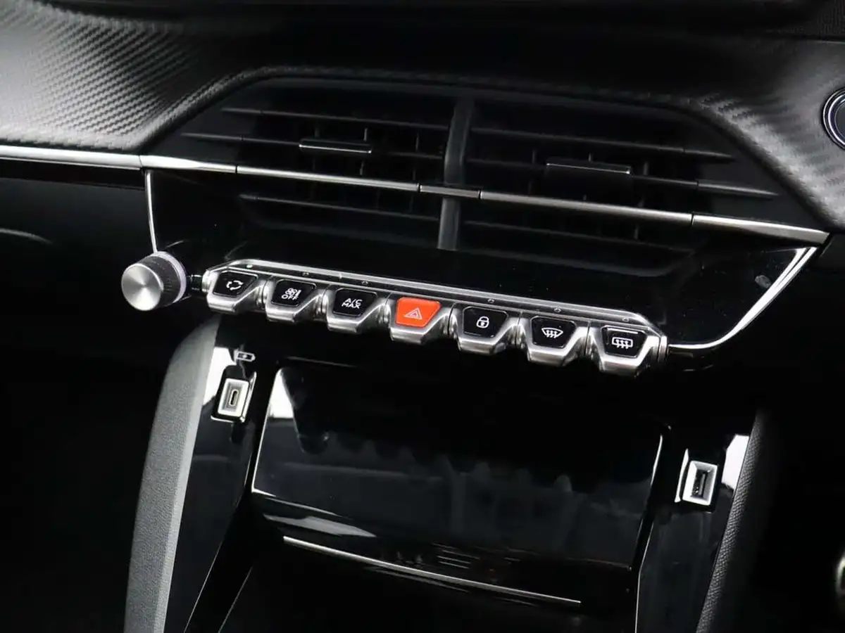2023-peugeot-208-12-puretech-allure-premium-130ps-eat8-big-29