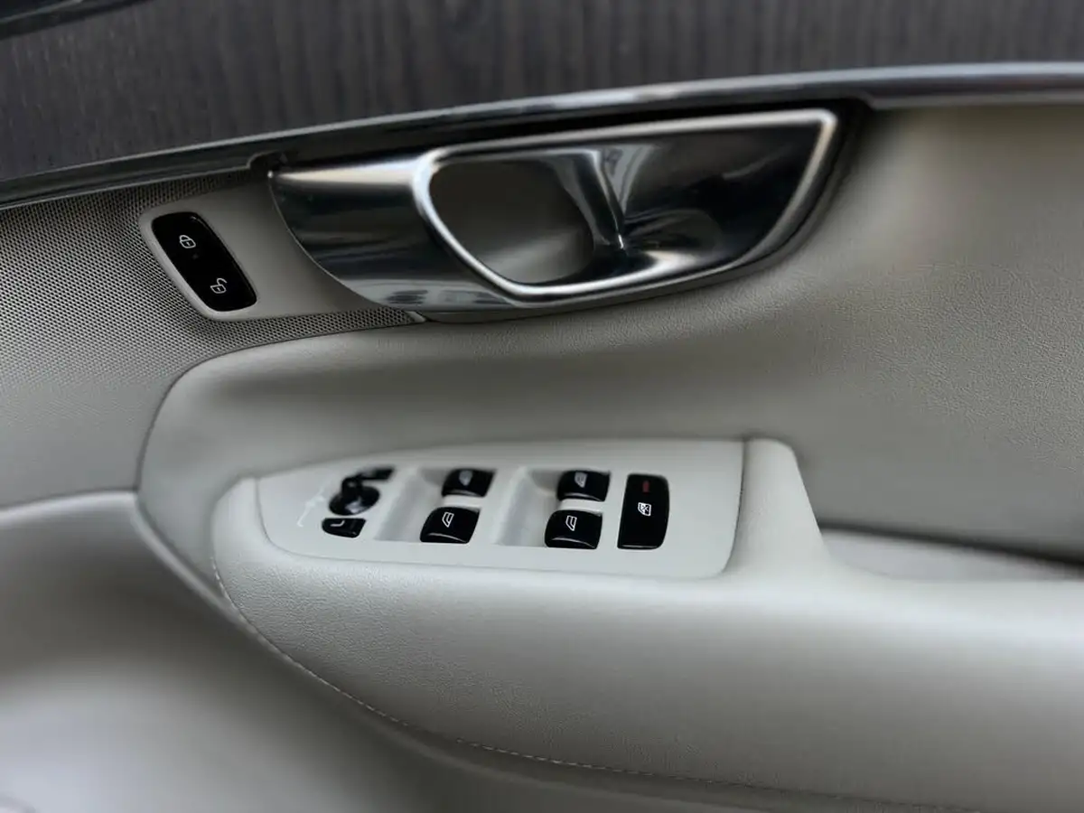 2021-volvo-xc90-20-t8-inscription-390bhp-big-16