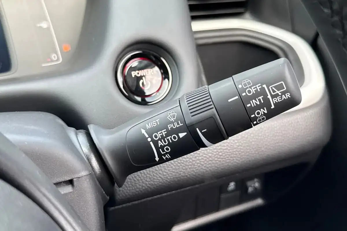 2025-honda-jazz-15-i-mmd-advance-big-29