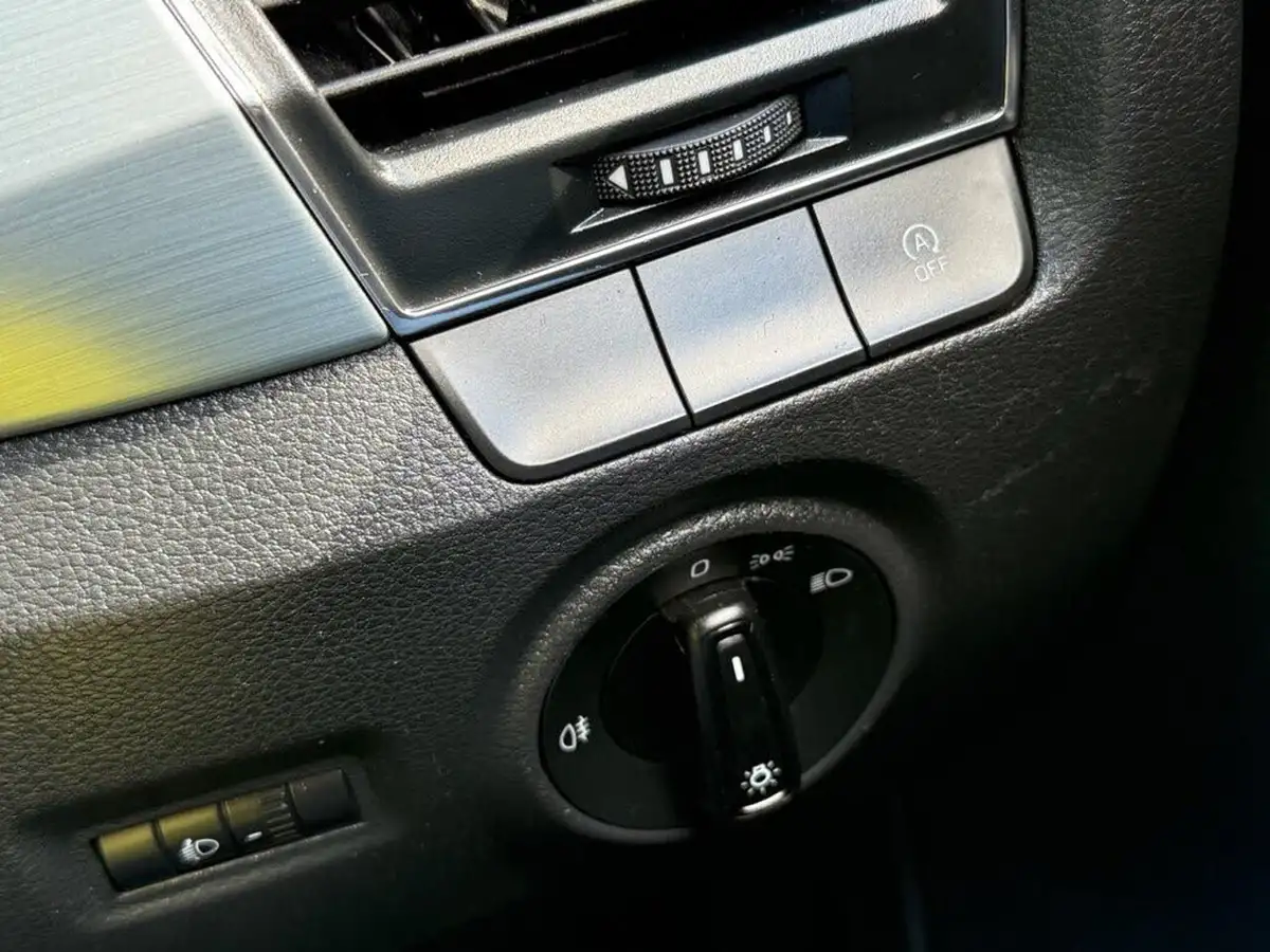 2015-skoda-fabia-12-tsi-se-109ps-hatchback-dsg-big-45