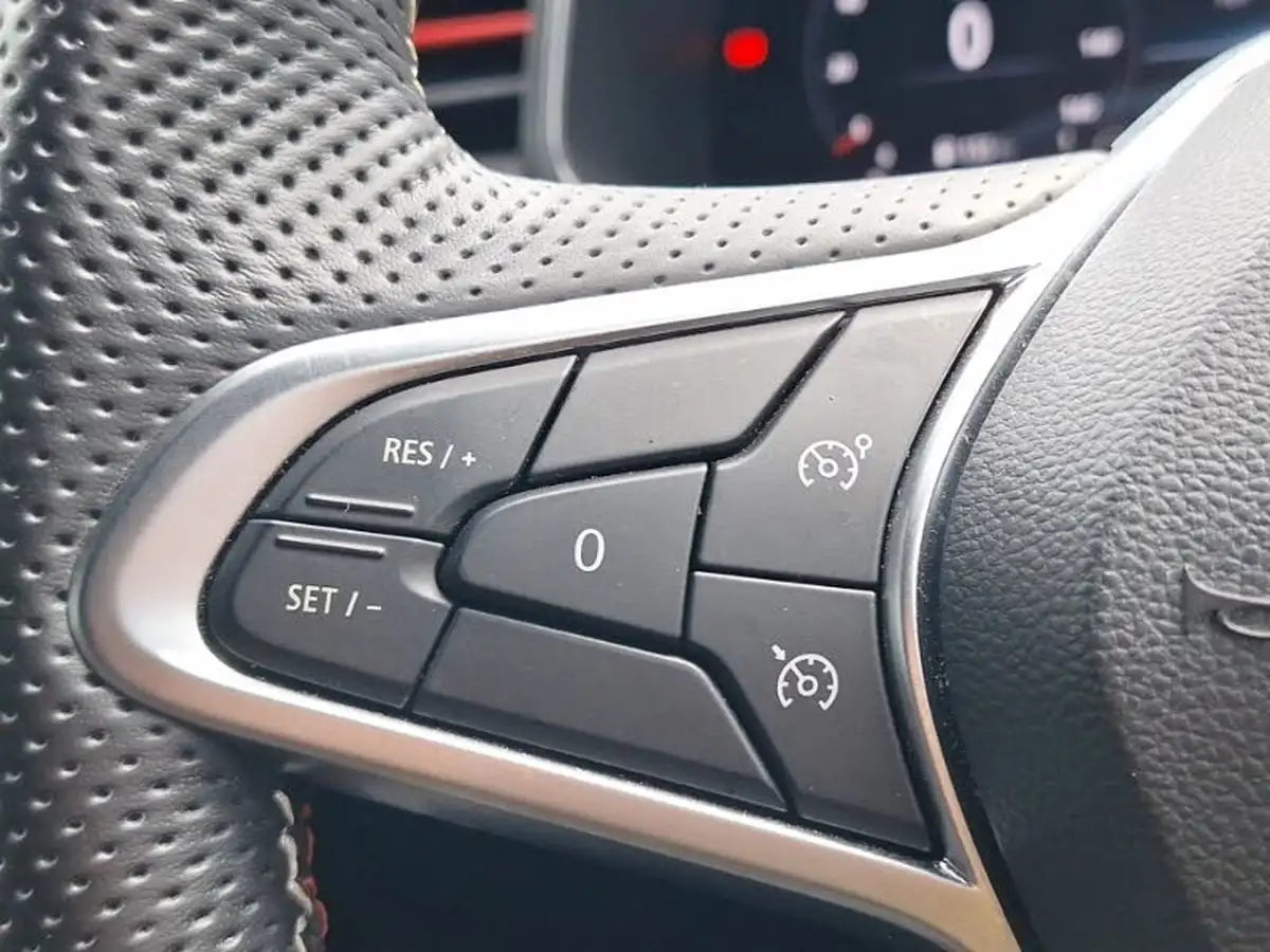 2023-renault-clio-10-tce-rs-line-big-11