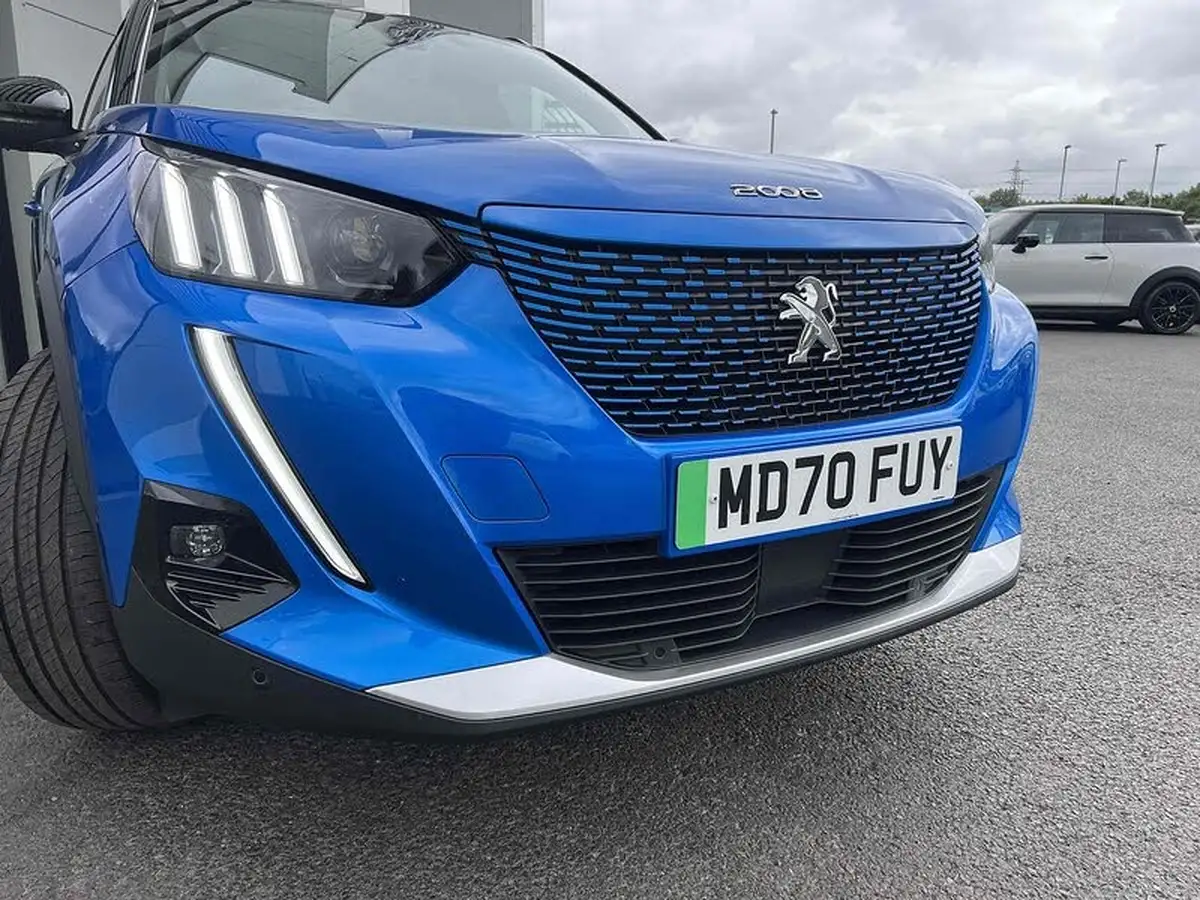 2021-peugeot-2008-suv-e-gt-premium-big-27
