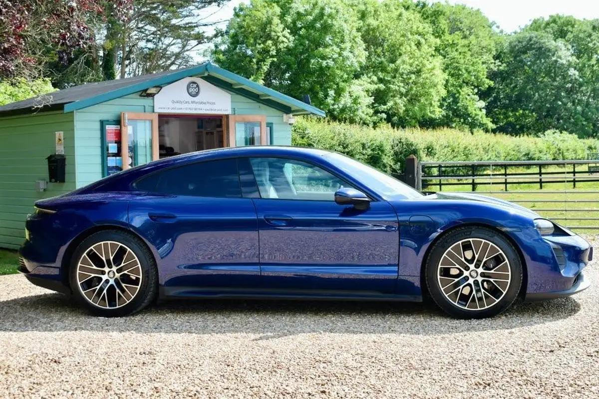 2022-porsche-taycan-e-base-476ps-performance-battery-plus-big-15