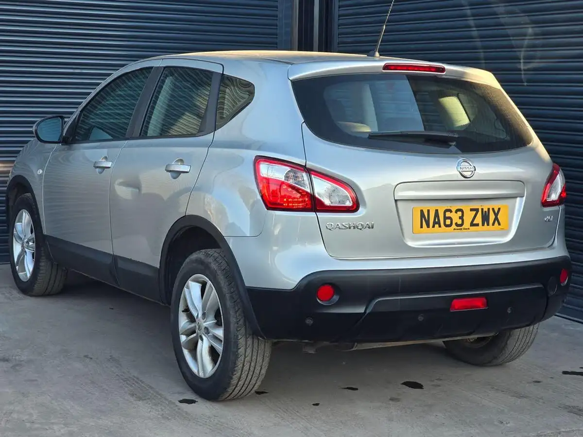 2013-nissan-qashqai-15td-acenta-big-7
