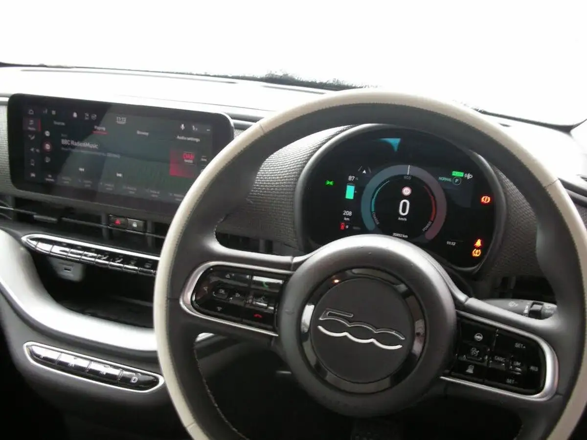 2021-fiat-500c-e-la-prima-big-12