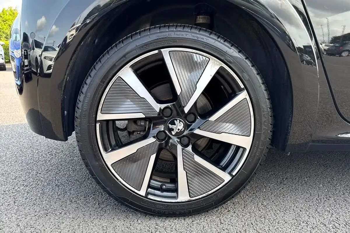2021-peugeot-208-e-gt-premium-big-10