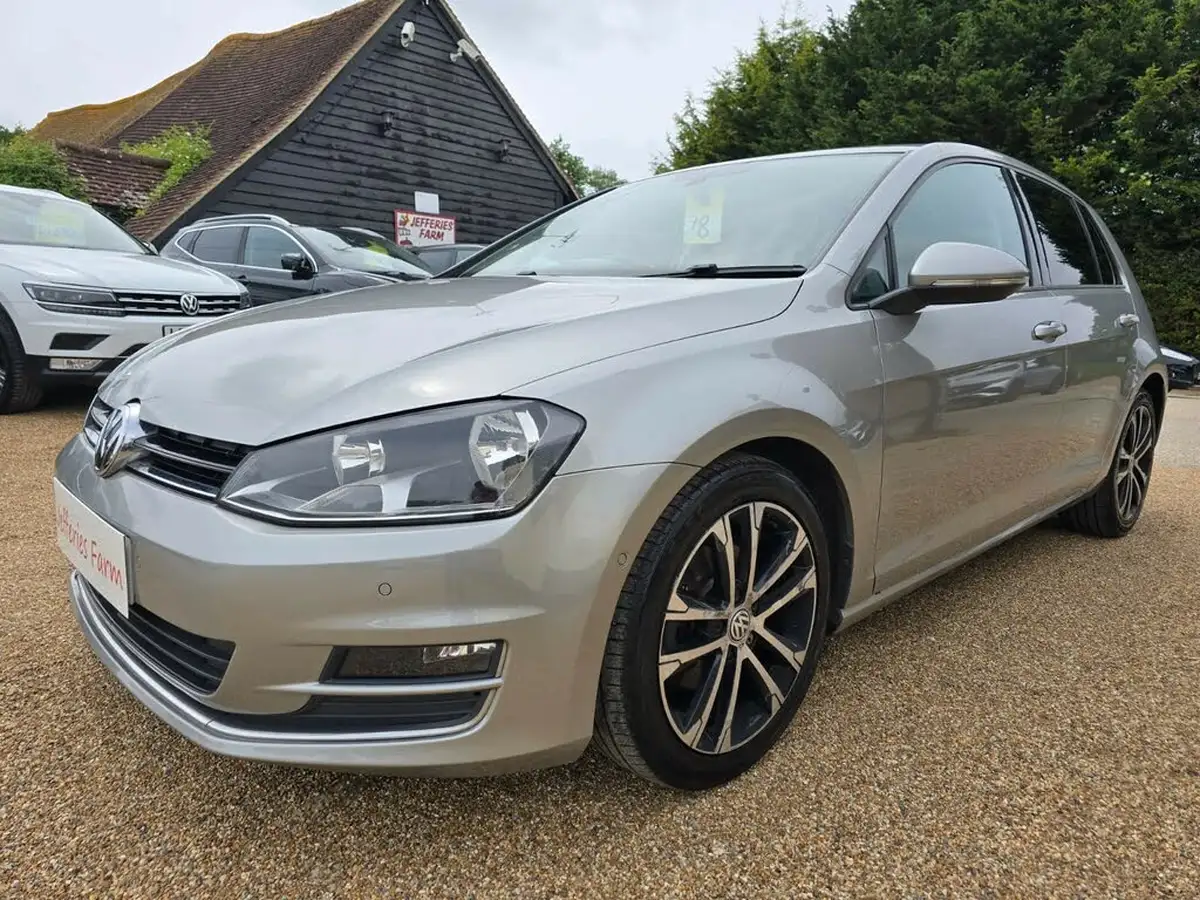 2016-volkswagen-golf-14-tsi-gt-actbmtss-hatchback-5d-dsg-big-2