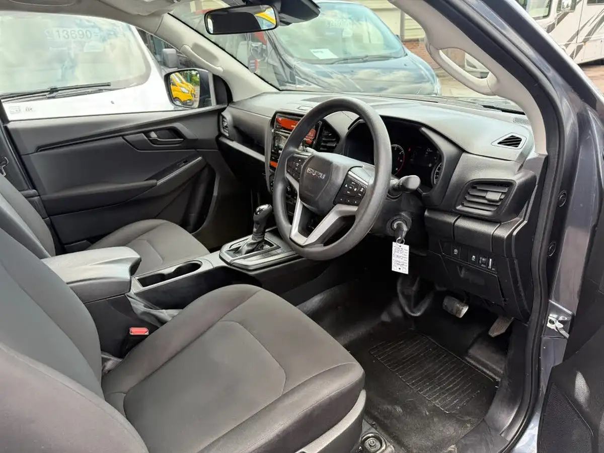 2023-isuzu-d-max-19td-utility-4x4-extended-auto-big-8