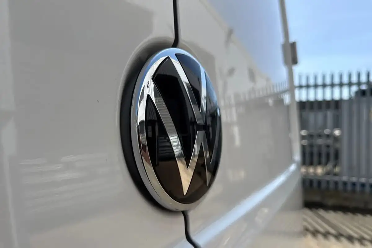 2024-volkswagen-crafter-20tdi-cr35-mwb-commerce-140pseu6d-panel-van-big-36