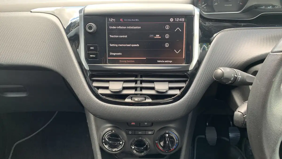 2017-peugeot-2008-suv-12-puretech-active-82bhp-big-28