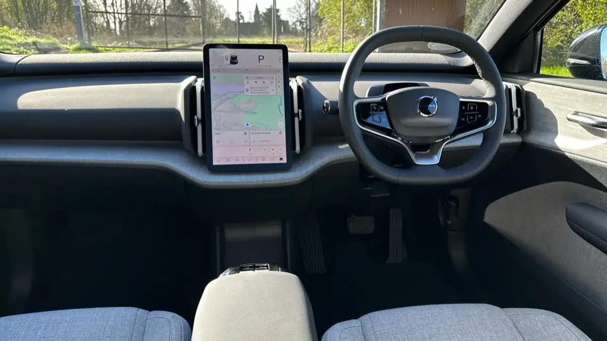 2025-volvo-ex30-e-single-motor-ultra-big-28