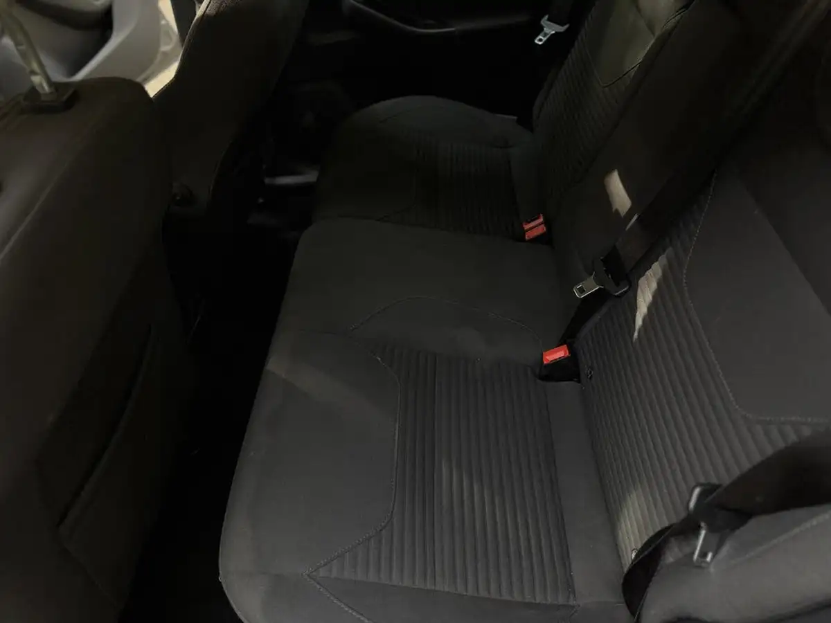 2015-ford-focus-10-titanium-t-125ps-hatchback-big-28