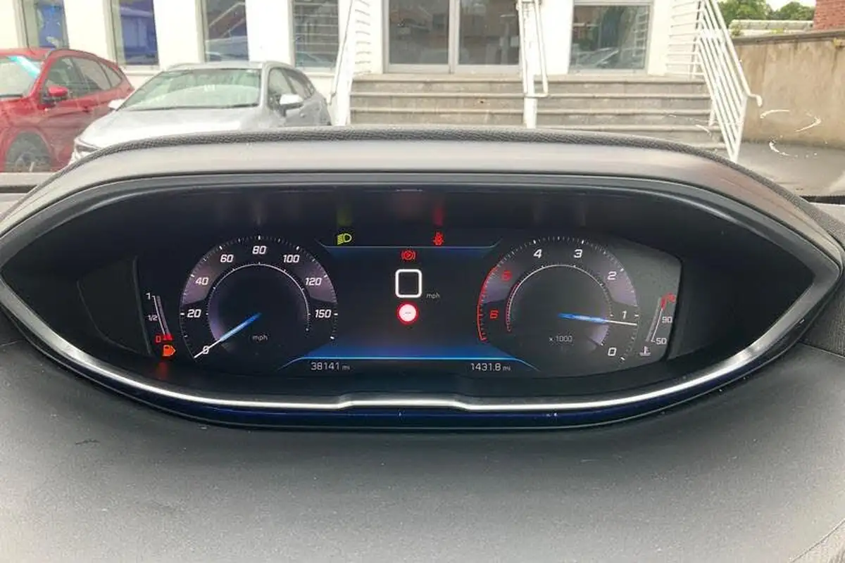 2022-peugeot-5008-suv-15-bluehdi-active-premium-big-12