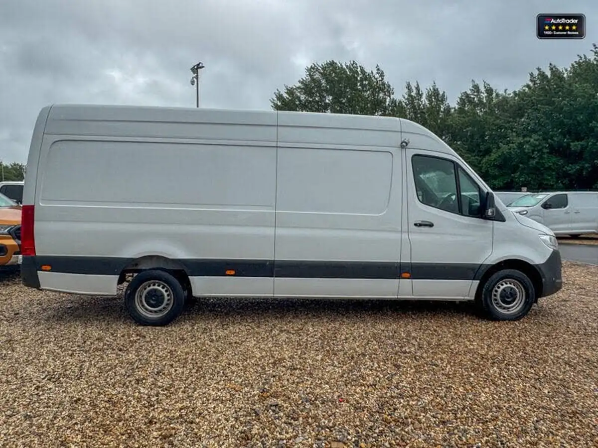 2023-mercedes-benz-sprinter-big-4