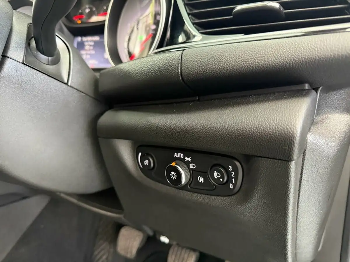 2017-vauxhall-insignia-grand-sport-16td-design-136ps-ecotec-big-23