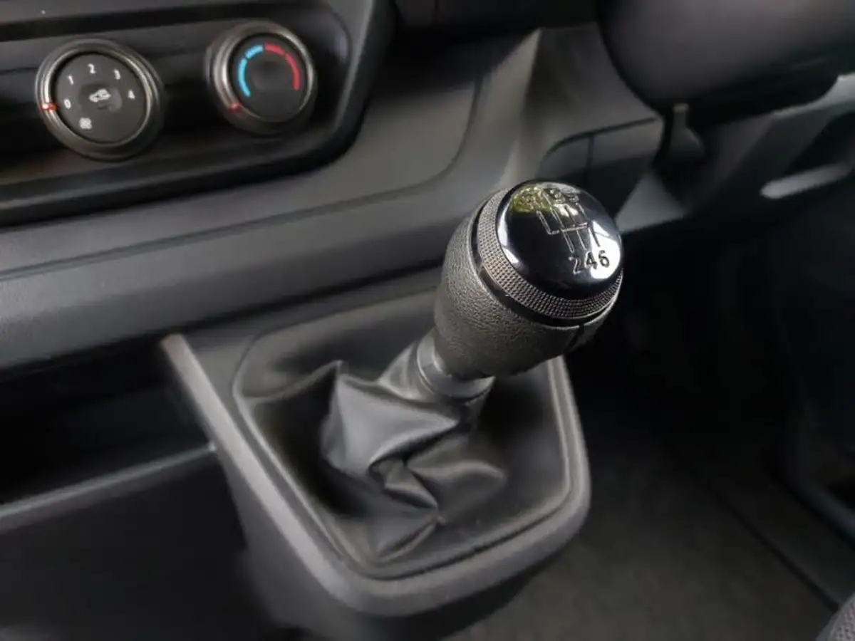 2022-renault-trafic-20dci-ll30-150-business-big-13