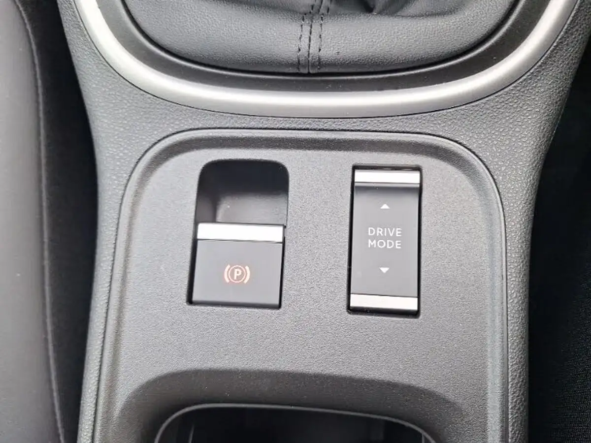 2025-jeep-avenger-12-gse-summit-big-16