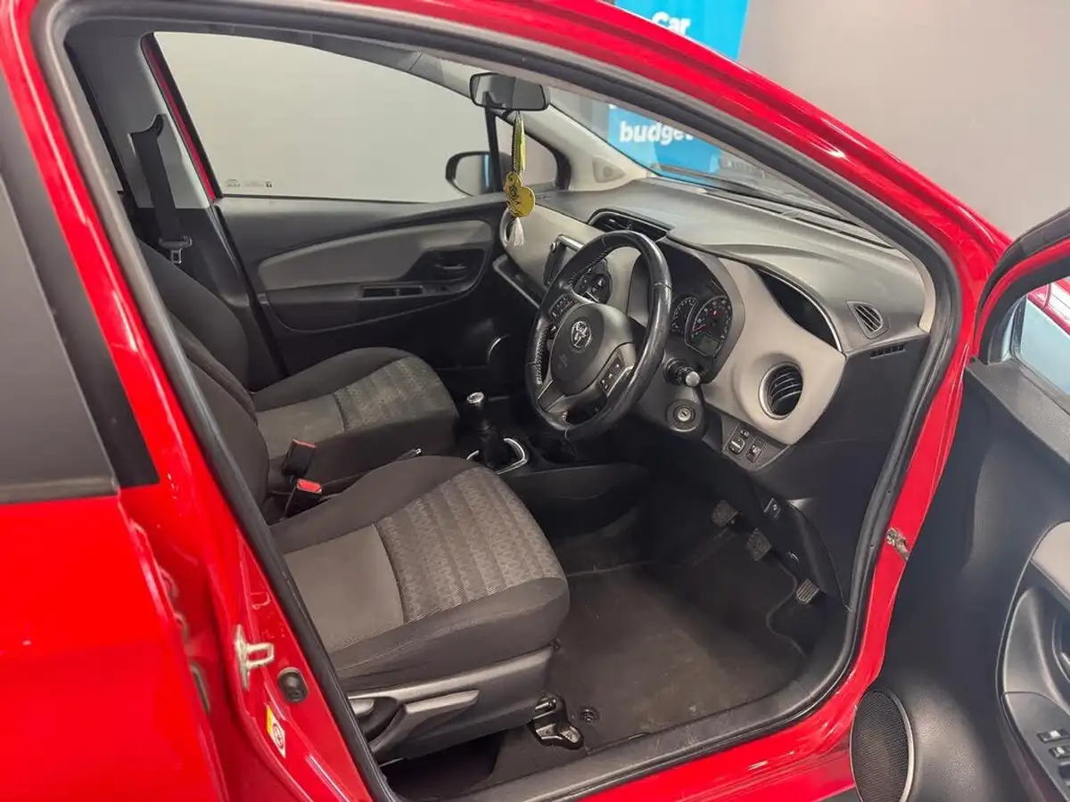 2016-toyota-yaris-10-vvt-i-icon-tss-5d-big-10