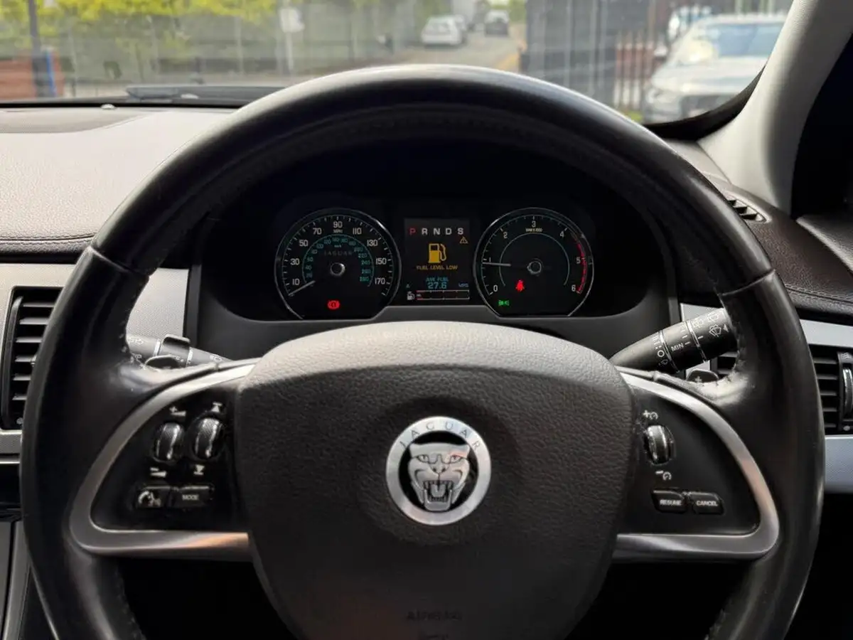 2013-jaguar-xf-22td-200ps-ss-sportbrake-5d-auto-big-17