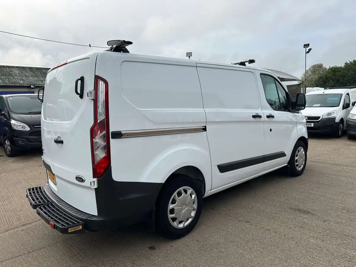 2016-ford-transit-custom-22tdci-310-l1h1-100ps-econetic-panel-van-big-8