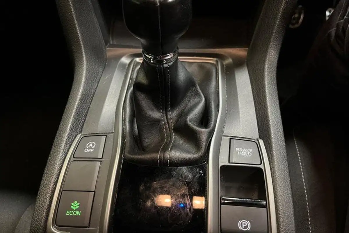 2019-honda-civic-10-vtec-turbo-sr-hatchback-5d-big-35