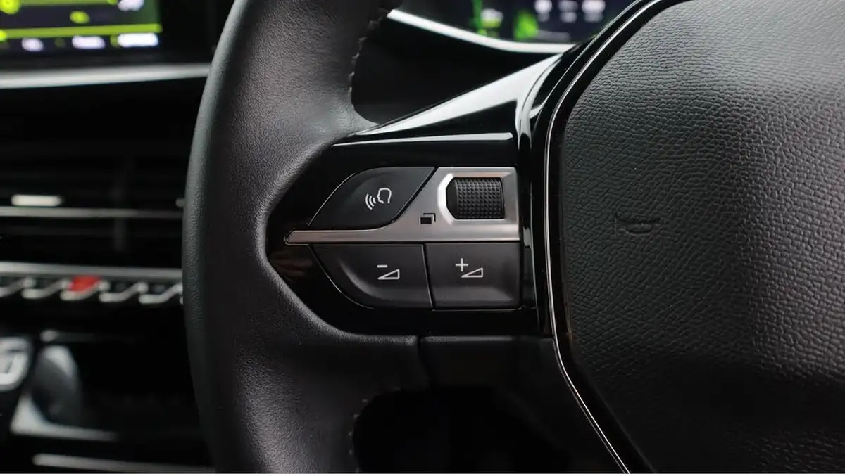 2022-peugeot-2008-suv-12-puretech-allure-premium-100bhp-big-24