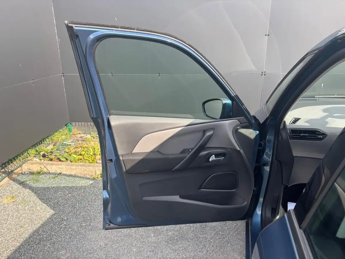 2016-citroen-c4-picasso-16bluehdi-vtr-120ps-big-27