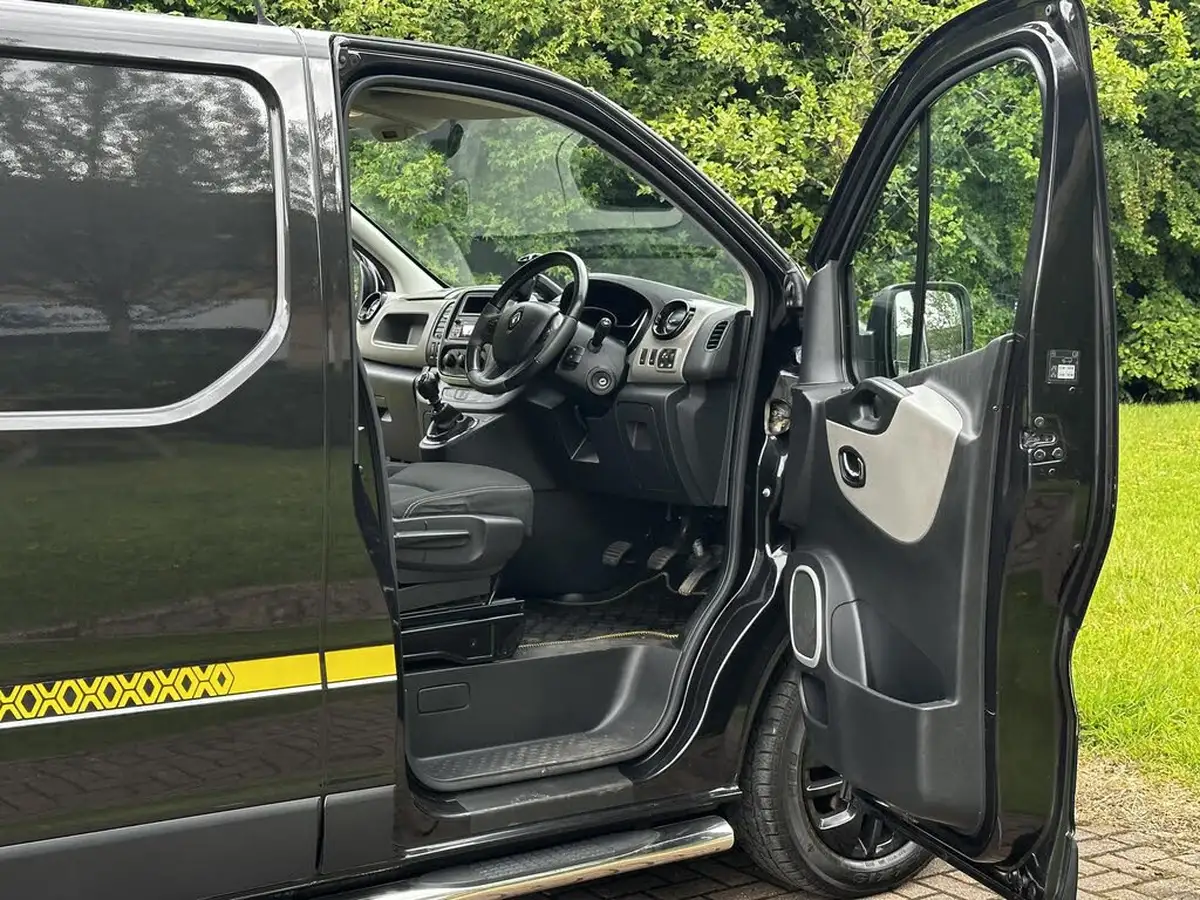 2017-renault-trafic-16dci-sl27-125-formula-edition-big-17