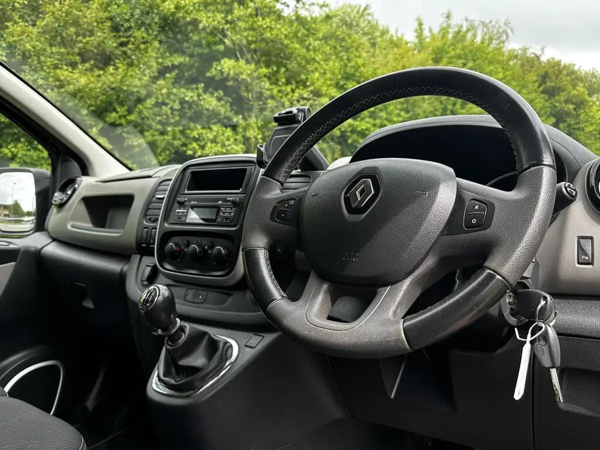 2017-renault-trafic-16dci-sl27-125-formula-edition-big-41