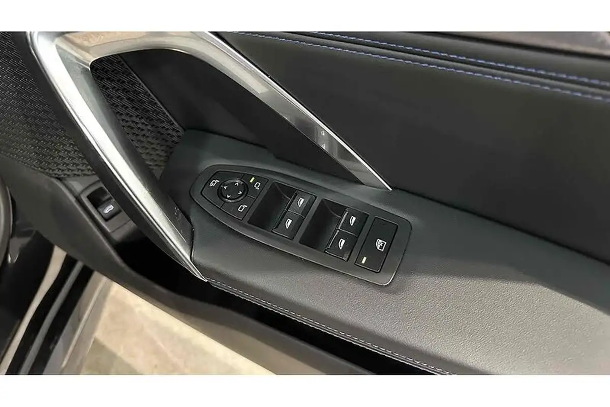 2024-bmw-ix1-e-edrive20-m-sport-big-30
