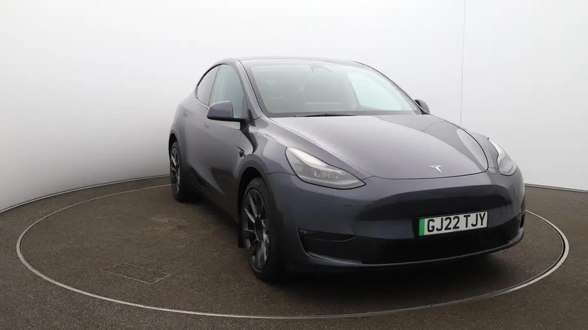2022-tesla-model-y-e-long-range-big-44