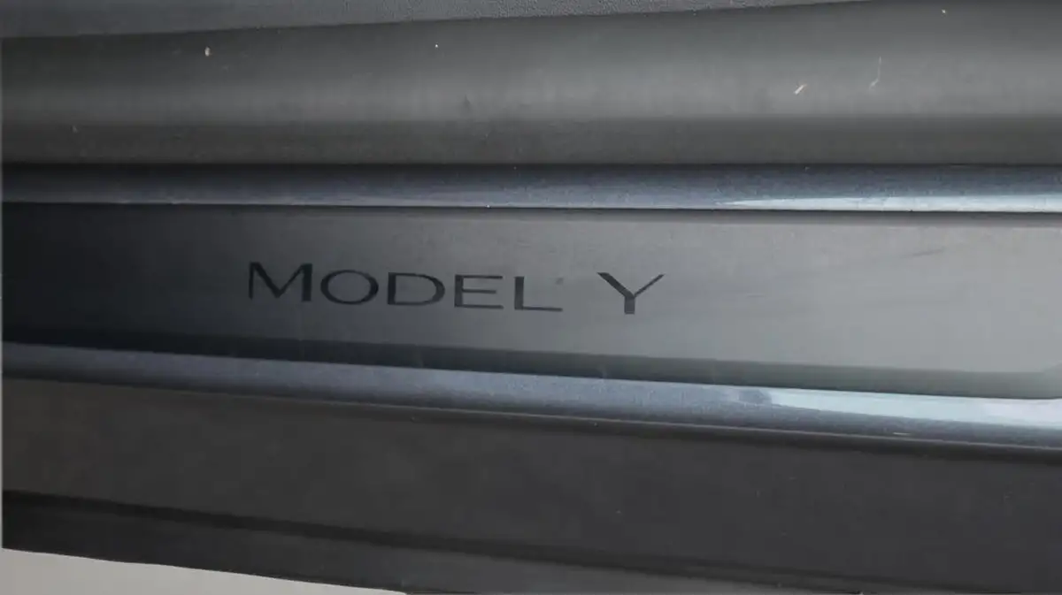 2022-tesla-model-y-e-long-range-big-20