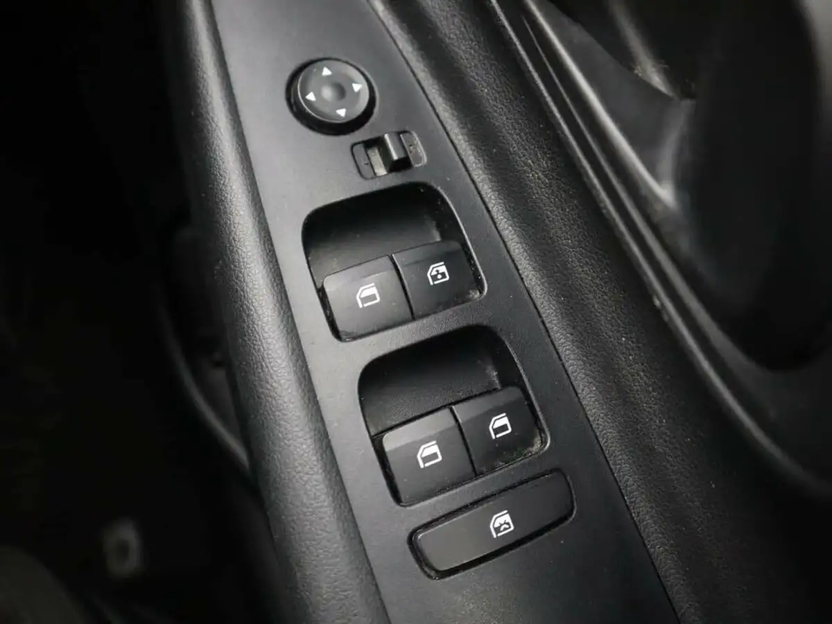 2022-hyundai-i20-10-t-gdi-se-connect-dct-big-35
