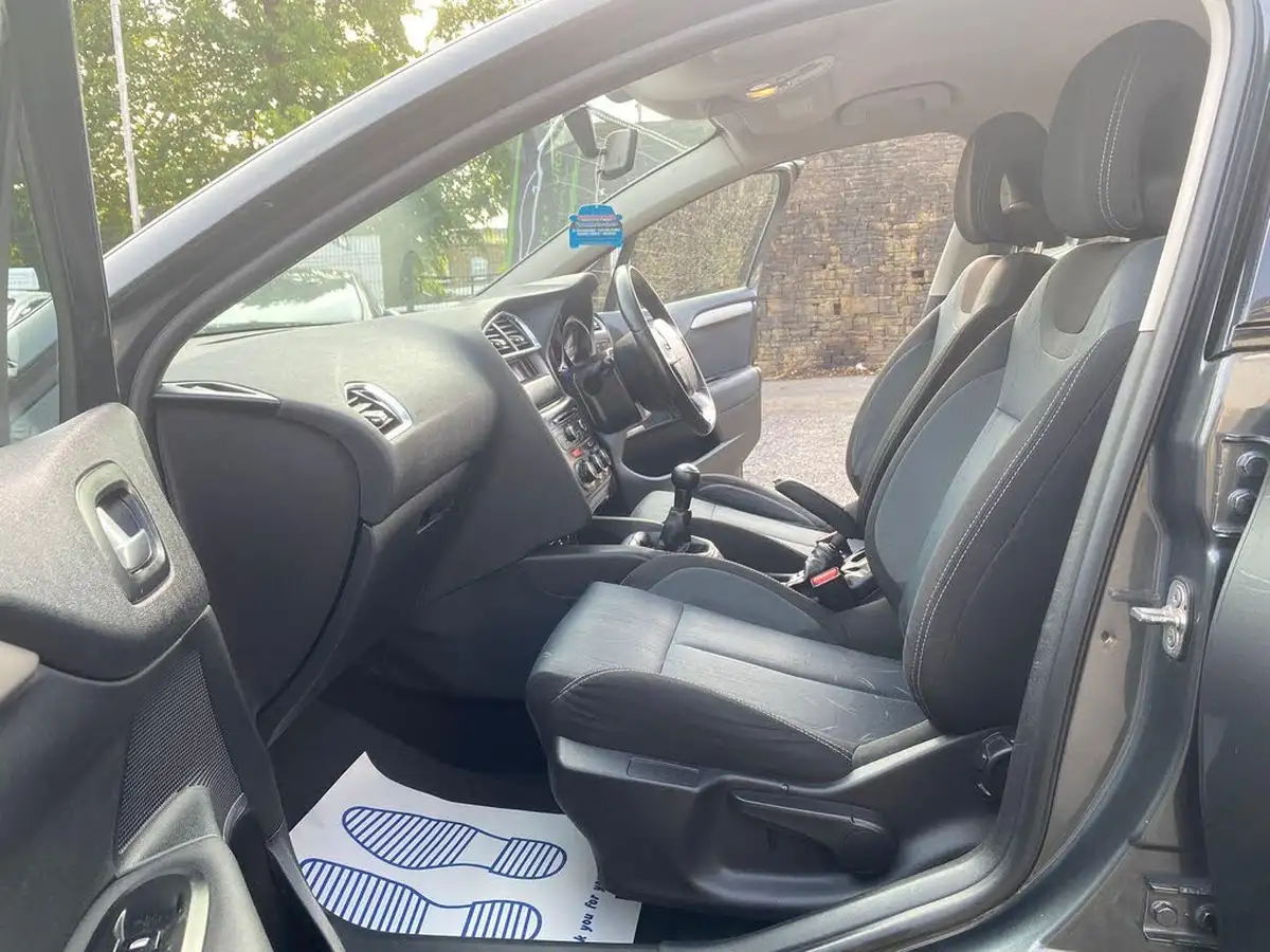 2013-citroen-c4-16-vtr-big-9