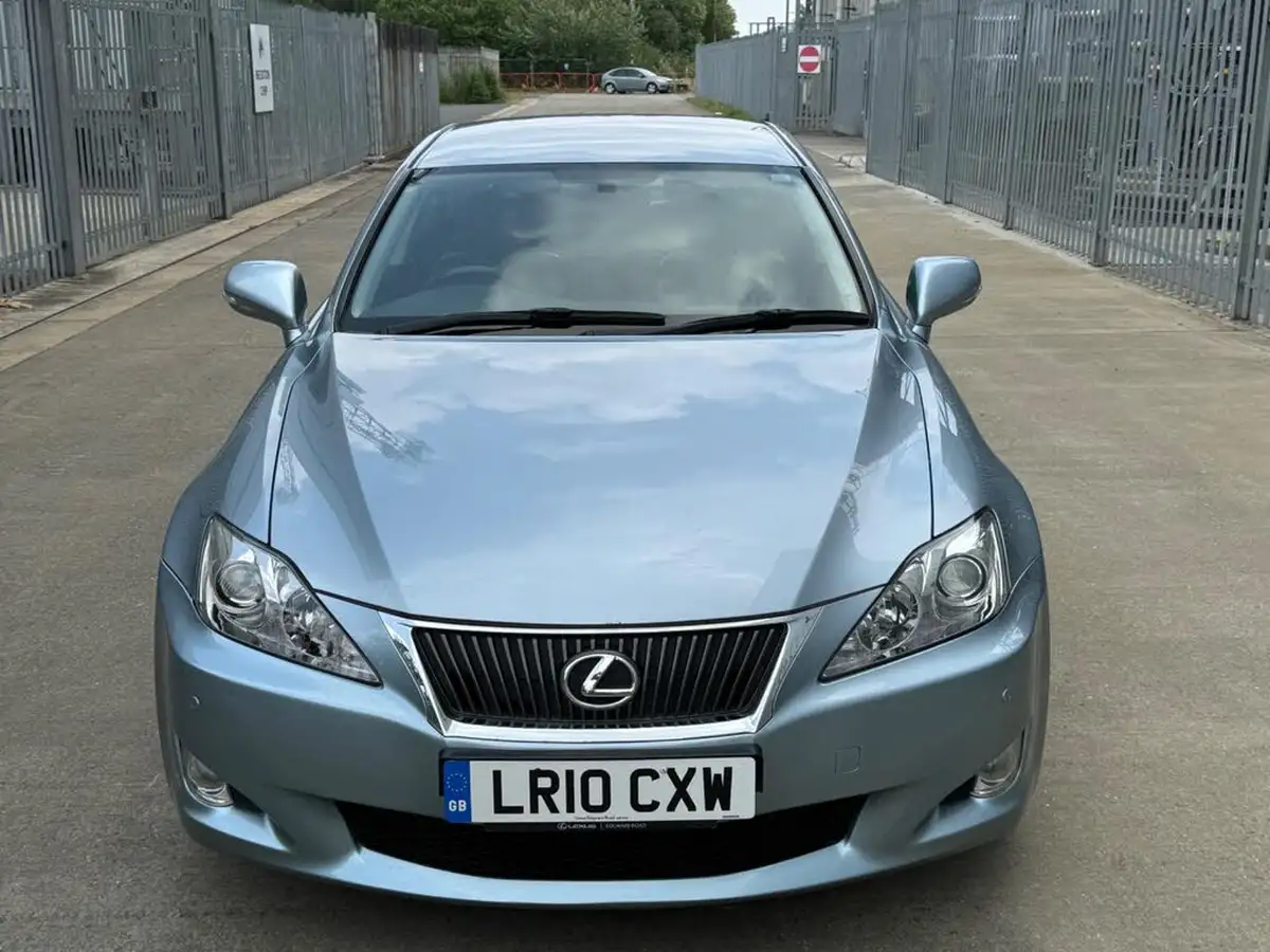2010-lexus-is-250-25-se-i-dab-saloon-4d-auto-big-16