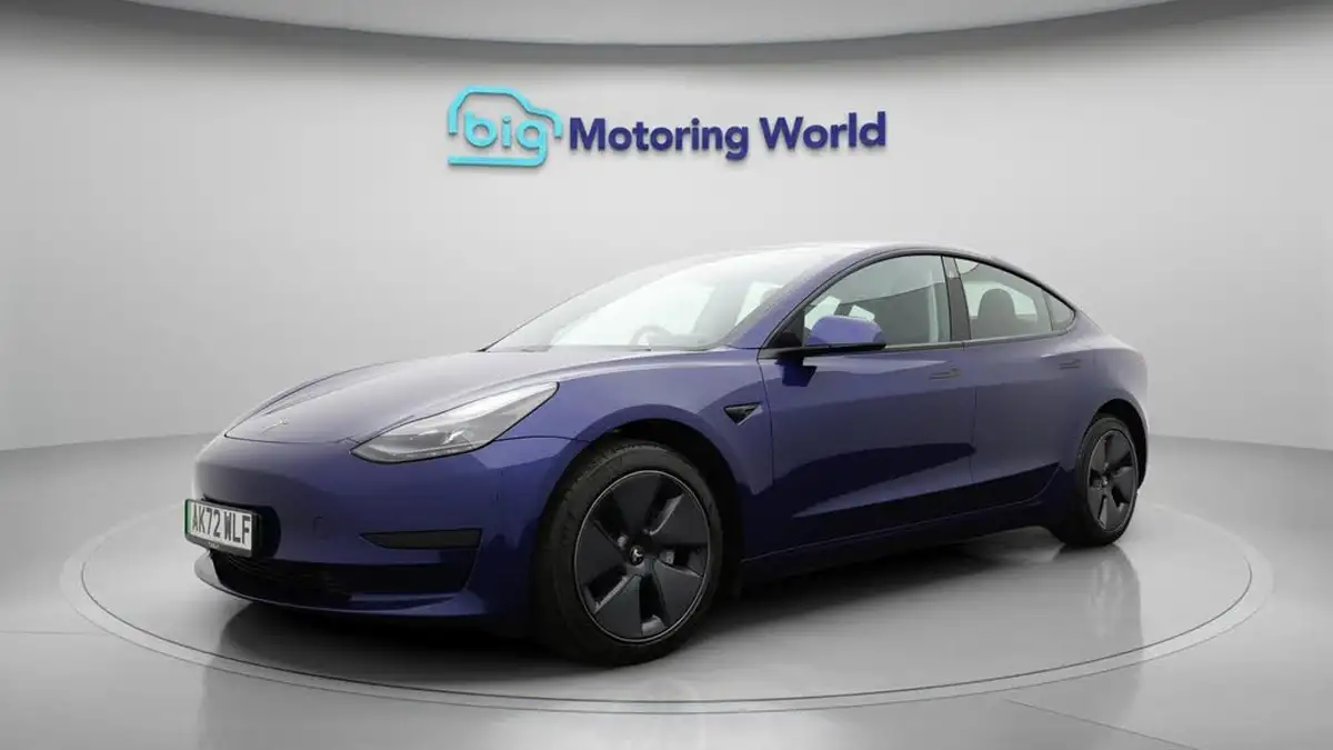 2022-tesla-model-3-e-rwd-big-3