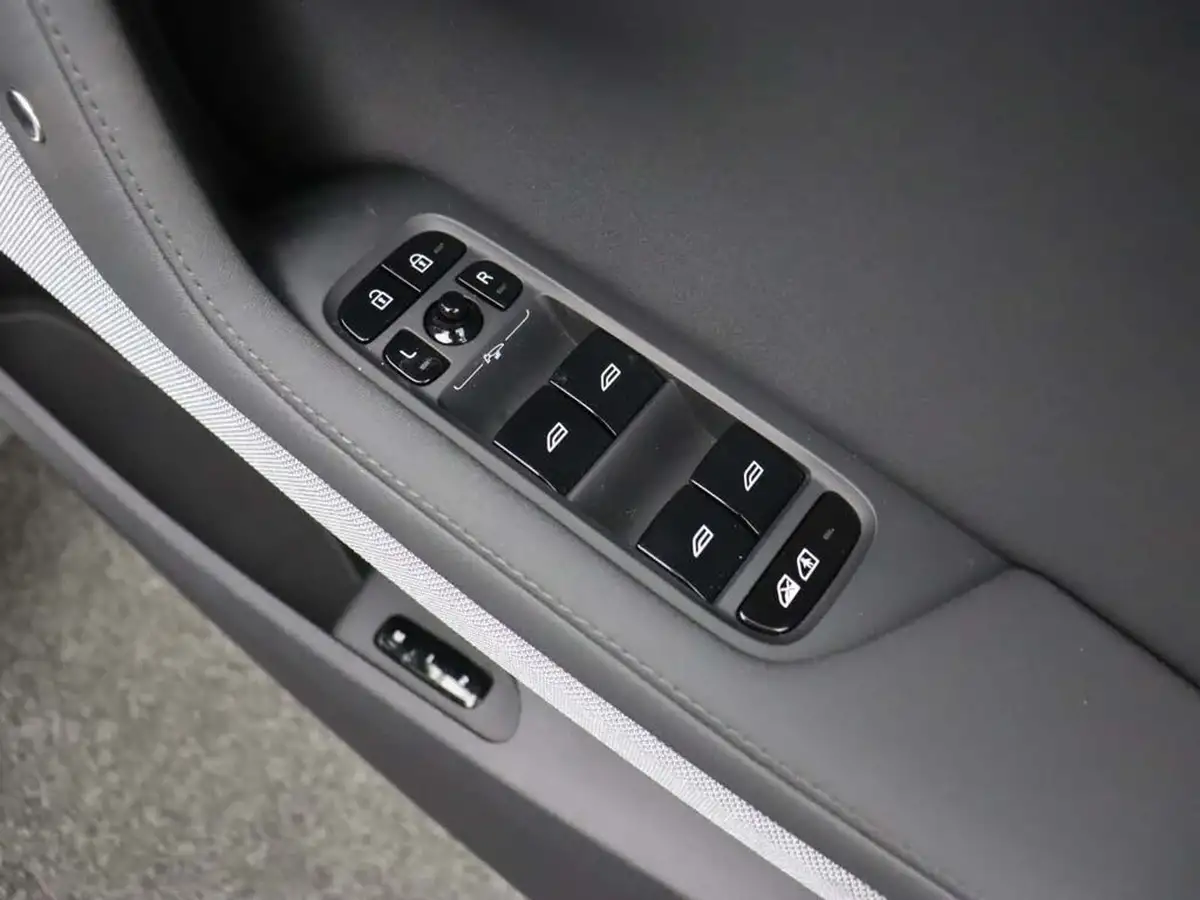 2024-polestar-polestar-2-e-ps2-200kw-standard-single-big-24