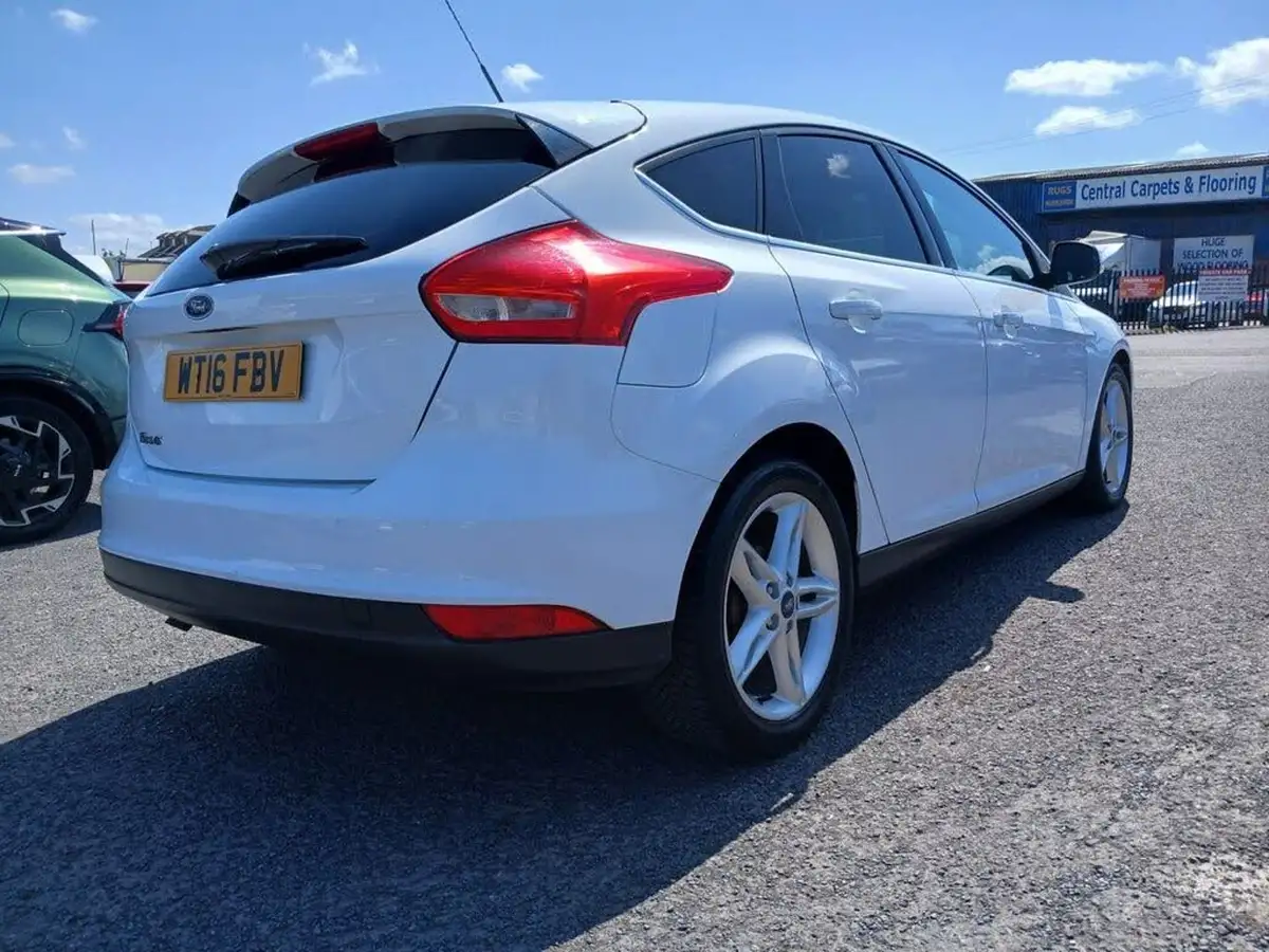2016-ford-focus-15tdci-zetec-120ps-hatchback-big-1