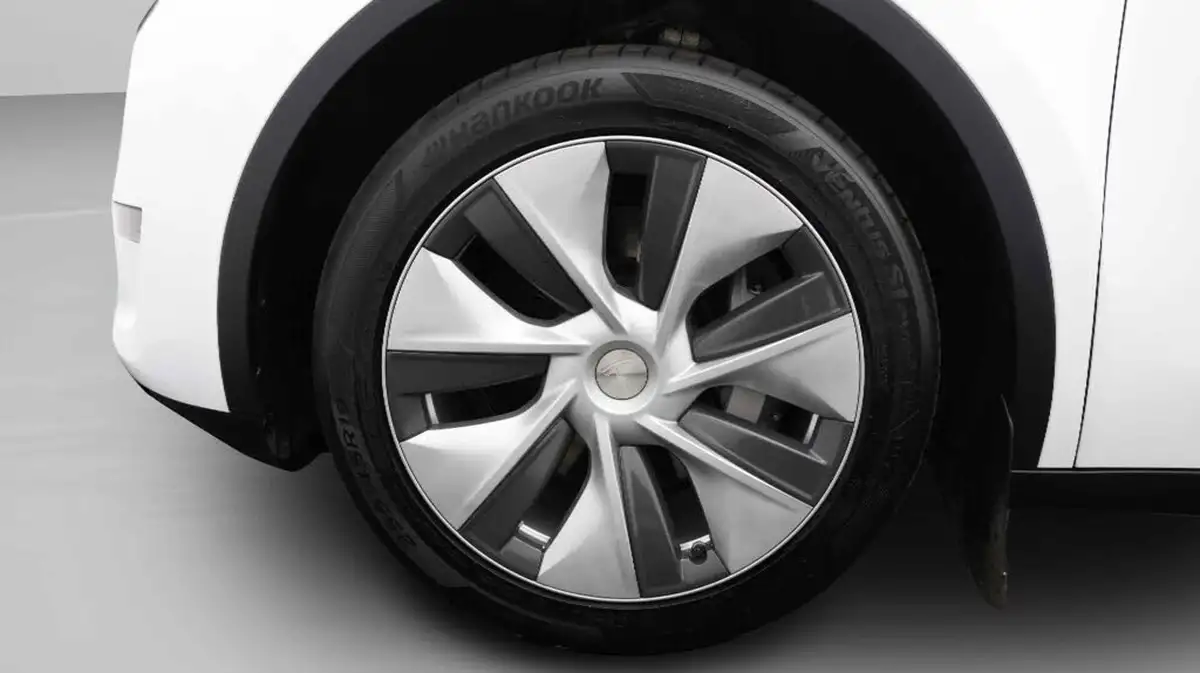 2024-tesla-model-y-e-long-range-306bhp-awd-big-18
