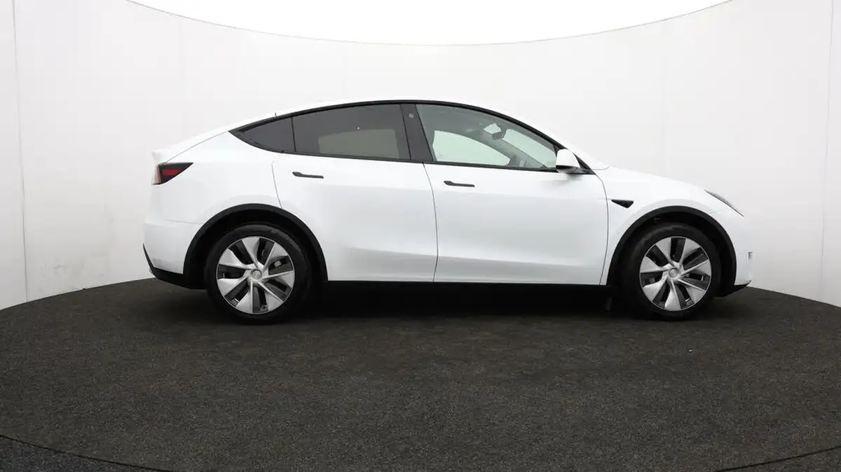 2024-tesla-model-y-e-long-range-306bhp-awd-big-34