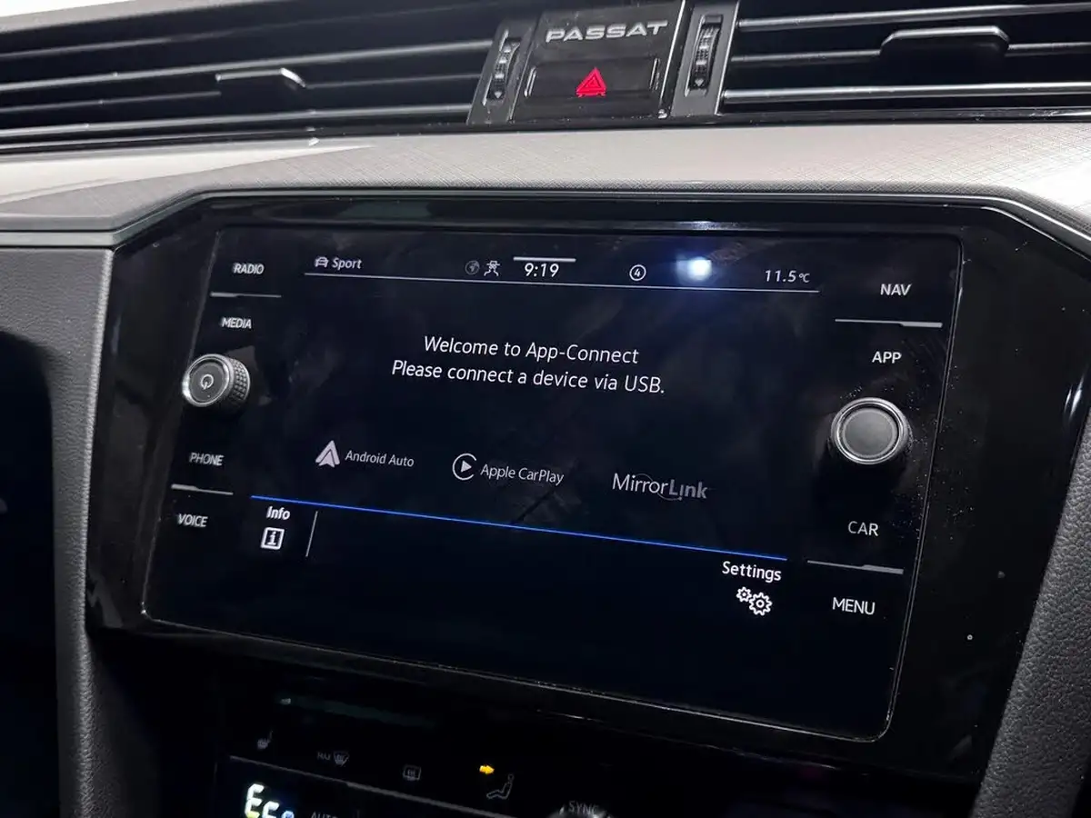 2021-volkswagen-passat-14-tsi-gte-estate-5d-big-50