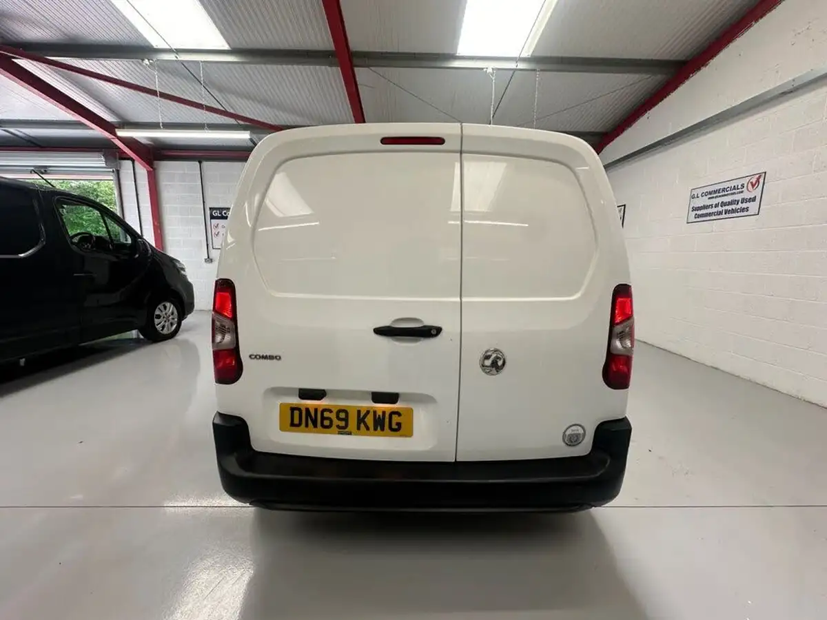 2019-vauxhall-combo-15cdti-edition-2000-75pseu6d-t-panel-big-8