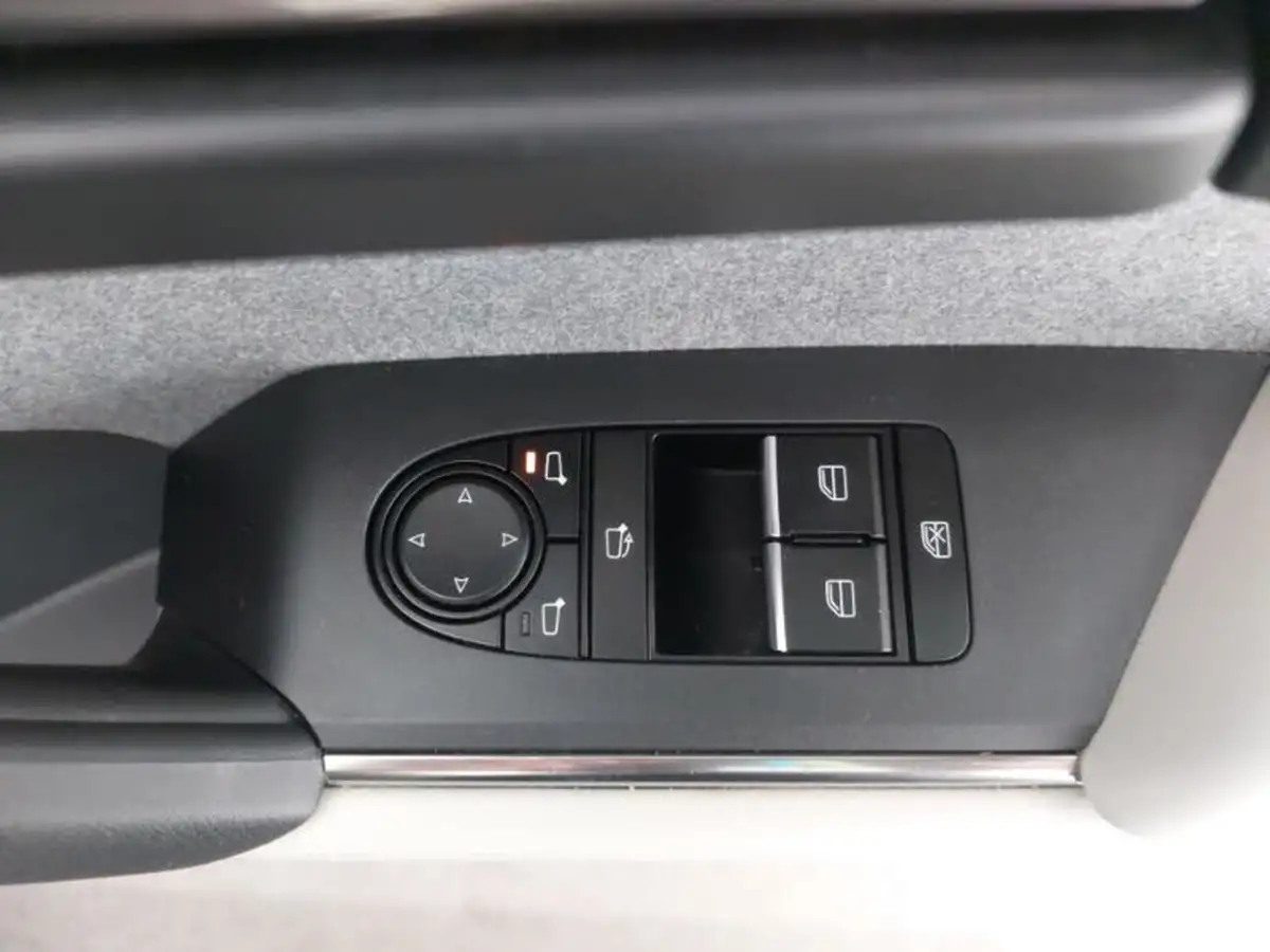2022-mazda-mx-30-e-se-l-lux-big-18