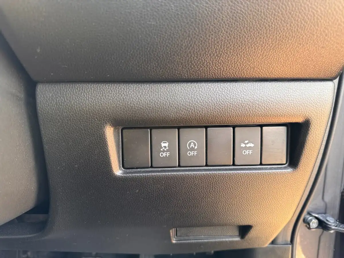 2022-suzuki-swift-12-dualjet-sz-l-big-25