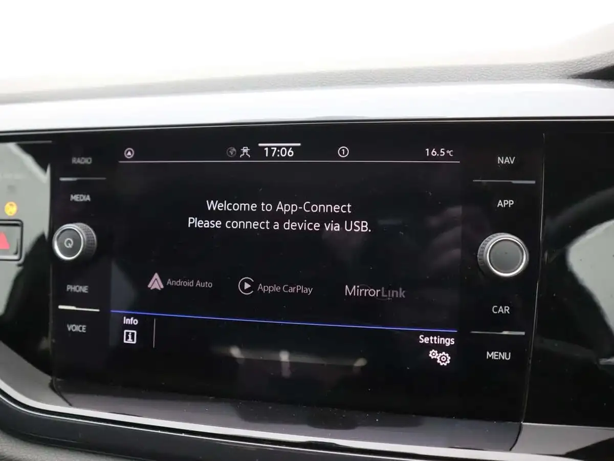2021-volkswagen-polo-10-tsi-r-line-95ps-big-24
