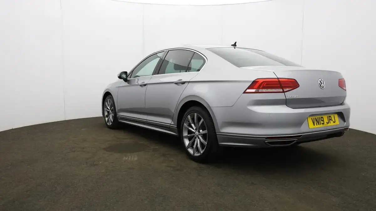 2019-volkswagen-passat-20tdi-r-line-150ps-scr-saloon-4d-big-36