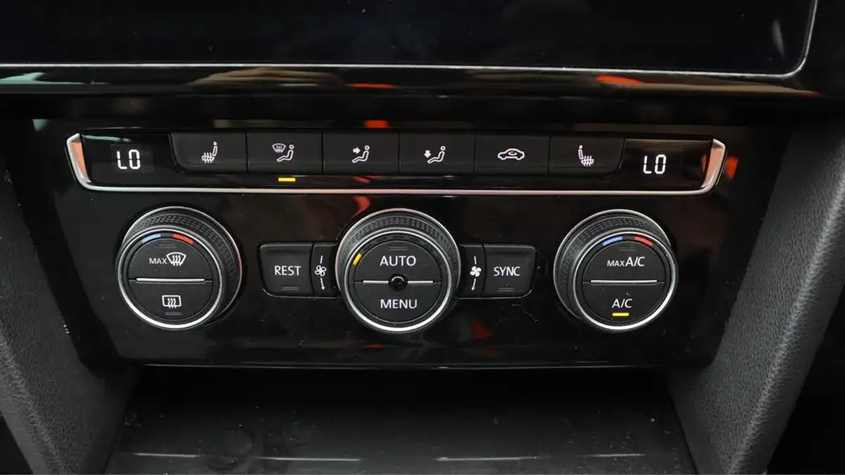 2019-volkswagen-passat-20tdi-r-line-150ps-scr-saloon-4d-big-13
