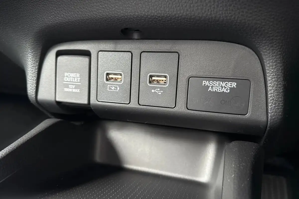 2025-honda-jazz-15-i-mmd-elegance-big-32