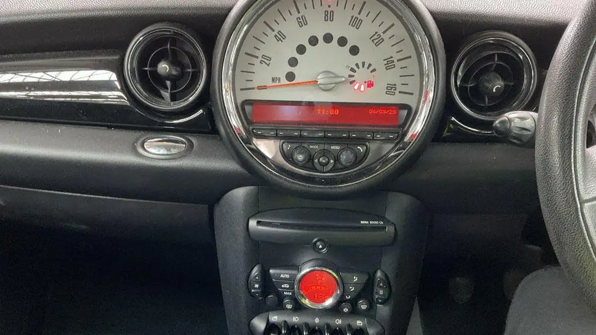 2012-mini-cooper-16-cooper-122bhp-hatchback-3d-big-6