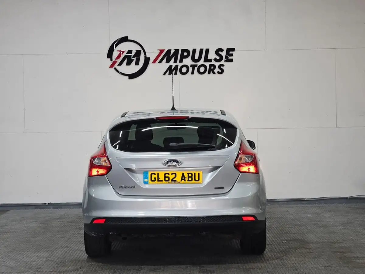 2012-ford-focus-10-zetec-125ps-hatchback-big-6